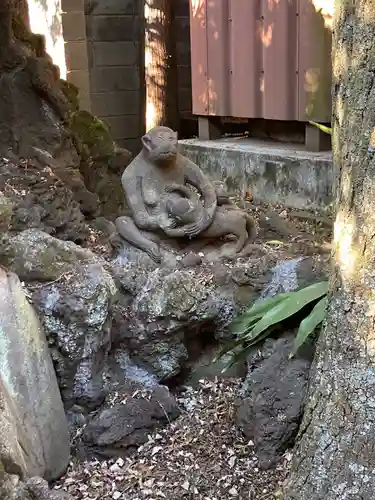 月見岡八幡神社の像