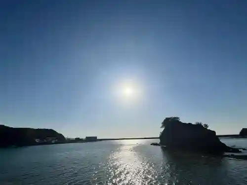 元嶋神社の{uncategorized: "未分類", other: "その他", undefined: "問題あり", building: "その他建物", grave: "お墓", sacred_gate: "鳥居", guardian: "狛犬", statue: "像", buddha: "仏像", history: "歴史", nature: "自然", garden: "庭園", animal: "動物", pagoda: "塔", temizu: "手水舎", mountain_gate: "山門・神門", sanctuary: "本殿・本堂", subordinate: "末社・摂社", art: "芸術", scenery: "景色", jizo: "地蔵", ema: "絵馬", goshuin: "御朱印", omikuji: "おみくじ", items: "授与品その他", amulet: "お守り", goshuincho: "御朱印帳", eats: "食事", festival: "お祭り", votive_dance: "神楽", shichigosan: "七五三参", wedding: "結婚式", experience: "体験その他", initially: "初詣", around: "周辺", anti_infection: "感染症対策"}