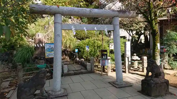 鳩森八幡神社の鳥居