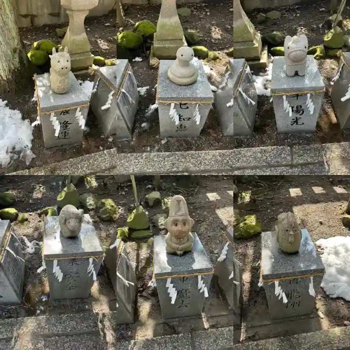 麄香神社の{uncategorized: "未分類", other: "その他", undefined: "問題あり", building: "その他建物", grave: "お墓", sacred_gate: "鳥居", guardian: "狛犬", statue: "像", buddha: "仏像", history: "歴史", nature: "自然", garden: "庭園", animal: "動物", pagoda: "塔", temizu: "手水舎", mountain_gate: "山門・神門", sanctuary: "本殿・本堂", subordinate: "末社・摂社", art: "芸術", scenery: "景色", jizo: "地蔵", ema: "絵馬", goshuin: "御朱印", omikuji: "おみくじ", items: "授与品その他", amulet: "お守り", goshuincho: "御朱印帳", eats: "食事", festival: "お祭り", votive_dance: "神楽", shichigosan: "七五三参", wedding: "結婚式", experience: "体験その他", initially: "初詣", around: "周辺", anti_infection: "感染症対策"}