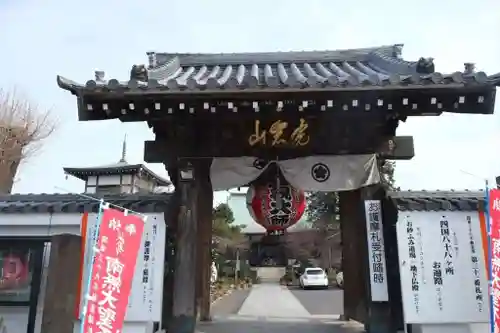 岩槻大師彌勒密寺の山門