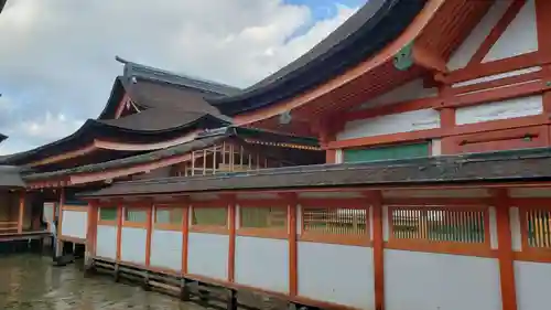 厳島神社の本殿