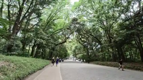 明治神宮の{uncategorized: "未分類", other: "その他", undefined: "問題あり", building: "その他建物", grave: "お墓", sacred_gate: "鳥居", guardian: "狛犬", statue: "像", buddha: "仏像", history: "歴史", nature: "自然", garden: "庭園", animal: "動物", pagoda: "塔", temizu: "手水舎", mountain_gate: "山門・神門", sanctuary: "本殿・本堂", subordinate: "末社・摂社", art: "芸術", scenery: "景色", jizo: "地蔵", ema: "絵馬", goshuin: "御朱印", omikuji: "おみくじ", items: "授与品その他", amulet: "お守り", goshuincho: "御朱印帳", eats: "食事", festival: "お祭り", votive_dance: "神楽", shichigosan: "七五三参", wedding: "結婚式", experience: "体験その他", initially: "初詣", around: "周辺", anti_infection: "感染症対策"}