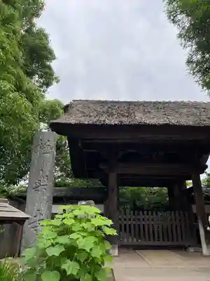 極楽寺（霊鷲山感應院極楽律寺）の山門・神門
