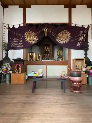 峰薬師堂の本殿・本堂