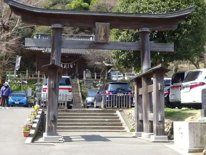 高尾山麓氷川神社の鳥居