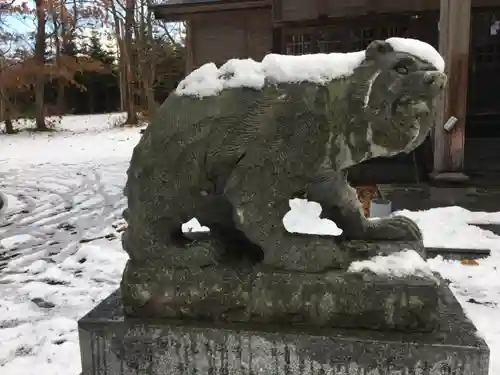 権現山内浦神社の狛犬