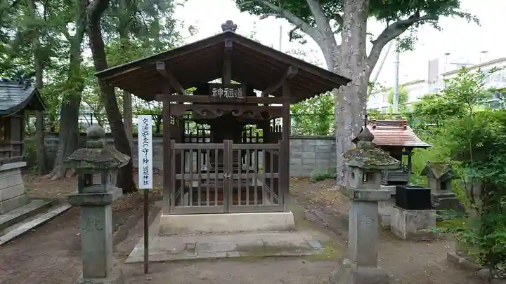 穴切大神社の末社・摂社