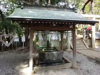 座間神社の手水舎