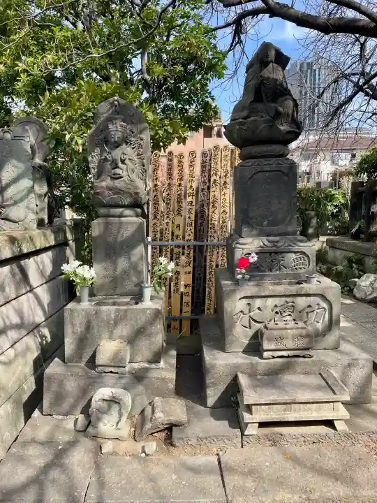 西念寺の{uncategorized: "未分類", other: "その他", undefined: "問題あり", building: "その他建物", grave: "お墓", sacred_gate: "鳥居", guardian: "狛犬", statue: "像", buddha: "仏像", history: "歴史", nature: "自然", garden: "庭園", animal: "動物", pagoda: "塔", temizu: "手水舎", mountain_gate: "山門・神門", sanctuary: "本殿・本堂", subordinate: "末社・摂社", art: "芸術", scenery: "景色", jizo: "地蔵", ema: "絵馬", goshuin: "御朱印", omikuji: "おみくじ", items: "授与品その他", amulet: "お守り", goshuincho: "御朱印帳", eats: "食事", festival: "お祭り", votive_dance: "神楽", shichigosan: "七五三参", wedding: "結婚式", experience: "体験その他", initially: "初詣", around: "周辺", anti_infection: "感染症対策"}