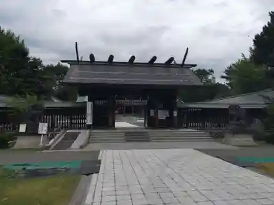 札幌護國神社の山門・神門