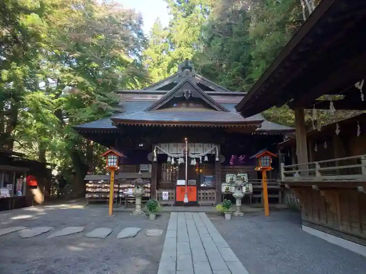 新倉富士浅間神社の本殿・本堂