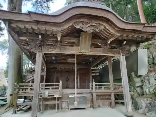 國津神社の{uncategorized: "未分類", other: "その他", undefined: "問題あり", building: "その他建物", grave: "お墓", sacred_gate: "鳥居", guardian: "狛犬", statue: "像", buddha: "仏像", history: "歴史", nature: "自然", garden: "庭園", animal: "動物", pagoda: "塔", temizu: "手水舎", mountain_gate: "山門・神門", sanctuary: "本殿・本堂", subordinate: "末社・摂社", art: "芸術", scenery: "景色", jizo: "地蔵", ema: "絵馬", goshuin: "御朱印", omikuji: "おみくじ", items: "授与品その他", amulet: "お守り", goshuincho: "御朱印帳", eats: "食事", festival: "お祭り", votive_dance: "神楽", shichigosan: "七五三参", wedding: "結婚式", experience: "体験その他", initially: "初詣", around: "周辺", anti_infection: "感染症対策"}