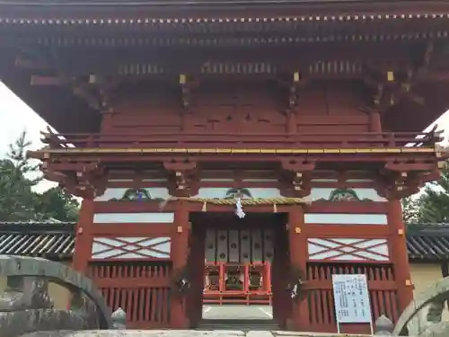 美濃國一宮　南宮大社の山門・神門