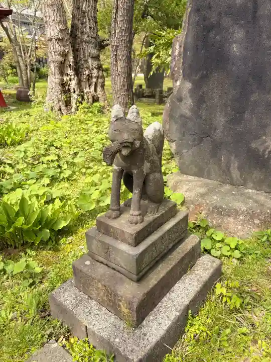 与次郎稲荷神社の{uncategorized: "未分類", other: "その他", undefined: "問題あり", building: "その他建物", grave: "お墓", sacred_gate: "鳥居", guardian: "狛犬", statue: "像", buddha: "仏像", history: "歴史", nature: "自然", garden: "庭園", animal: "動物", pagoda: "塔", temizu: "手水舎", mountain_gate: "山門・神門", sanctuary: "本殿・本堂", subordinate: "末社・摂社", art: "芸術", scenery: "景色", jizo: "地蔵", ema: "絵馬", goshuin: "御朱印", omikuji: "おみくじ", items: "授与品その他", amulet: "お守り", goshuincho: "御朱印帳", eats: "食事", festival: "お祭り", votive_dance: "神楽", shichigosan: "七五三参", wedding: "結婚式", experience: "体験その他", initially: "初詣", around: "周辺", anti_infection: "感染症対策"}