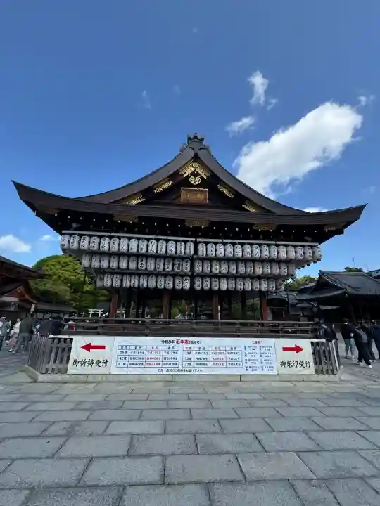 八坂神社(祇園さん)の{uncategorized: "未分類", other: "その他", undefined: "問題あり", building: "その他建物", grave: "お墓", sacred_gate: "鳥居", guardian: "狛犬", statue: "像", buddha: "仏像", history: "歴史", nature: "自然", garden: "庭園", animal: "動物", pagoda: "塔", temizu: "手水舎", mountain_gate: "山門・神門", sanctuary: "本殿・本堂", subordinate: "末社・摂社", art: "芸術", scenery: "景色", jizo: "地蔵", ema: "絵馬", goshuin: "御朱印", omikuji: "おみくじ", items: "授与品その他", amulet: "お守り", goshuincho: "御朱印帳", eats: "食事", festival: "お祭り", votive_dance: "神楽", shichigosan: "七五三参", wedding: "結婚式", experience: "体験その他", initially: "初詣", around: "周辺", anti_infection: "感染症対策"}
