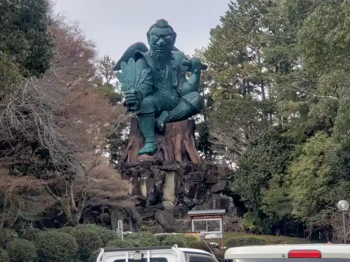 古井の天狗山の像