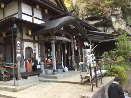 宝珠山 立石寺の本殿