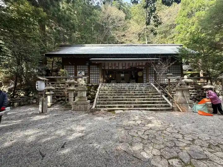 川上山若宮八幡宮の{uncategorized: "未分類", other: "その他", undefined: "問題あり", building: "その他建物", grave: "お墓", sacred_gate: "鳥居", guardian: "狛犬", statue: "像", buddha: "仏像", history: "歴史", nature: "自然", garden: "庭園", animal: "動物", pagoda: "塔", temizu: "手水舎", mountain_gate: "山門・神門", sanctuary: "本殿・本堂", subordinate: "末社・摂社", art: "芸術", scenery: "景色", jizo: "地蔵", ema: "絵馬", goshuin: "御朱印", omikuji: "おみくじ", items: "授与品その他", amulet: "お守り", goshuincho: "御朱印帳", eats: "食事", festival: "お祭り", votive_dance: "神楽", shichigosan: "七五三参", wedding: "結婚式", experience: "体験その他", initially: "初詣", around: "周辺", anti_infection: "感染症対策"}