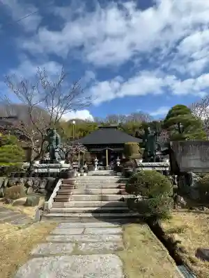 真福寺の{uncategorized: "未分類", other: "その他", undefined: "問題あり", building: "その他建物", grave: "お墓", sacred_gate: "鳥居", guardian: "狛犬", statue: "像", buddha: "仏像", history: "歴史", nature: "自然", garden: "庭園", animal: "動物", pagoda: "塔", temizu: "手水舎", mountain_gate: "山門・神門", sanctuary: "本殿・本堂", subordinate: "末社・摂社", art: "芸術", scenery: "景色", jizo: "地蔵", ema: "絵馬", goshuin: "御朱印", omikuji: "おみくじ", items: "授与品その他", amulet: "お守り", goshuincho: "御朱印帳", eats: "食事", festival: "お祭り", votive_dance: "神楽", shichigosan: "七五三参", wedding: "結婚式", experience: "体験その他", initially: "初詣", around: "周辺", anti_infection: "感染症対策"}