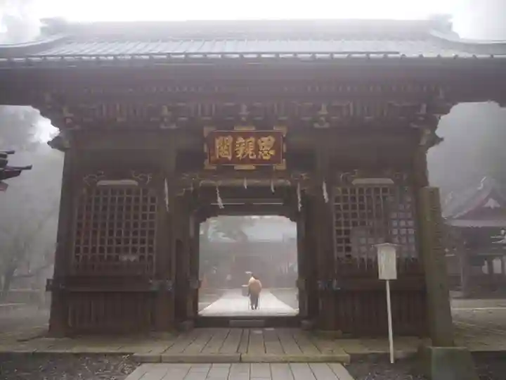 久遠寺の山門・神門