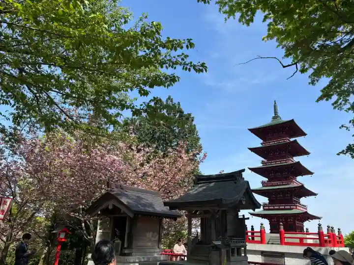 倶利迦羅不動寺山頂本堂の{uncategorized: "未分類", other: "その他", undefined: "問題あり", building: "その他建物", grave: "お墓", sacred_gate: "鳥居", guardian: "狛犬", statue: "像", buddha: "仏像", history: "歴史", nature: "自然", garden: "庭園", animal: "動物", pagoda: "塔", temizu: "手水舎", mountain_gate: "山門・神門", sanctuary: "本殿・本堂", subordinate: "末社・摂社", art: "芸術", scenery: "景色", jizo: "地蔵", ema: "絵馬", goshuin: "御朱印", omikuji: "おみくじ", items: "授与品その他", amulet: "お守り", goshuincho: "御朱印帳", eats: "食事", festival: "お祭り", votive_dance: "神楽", shichigosan: "七五三参", wedding: "結婚式", experience: "体験その他", initially: "初詣", around: "周辺", anti_infection: "感染症対策"}