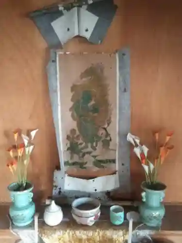 下市磨崖仏の本殿・本堂