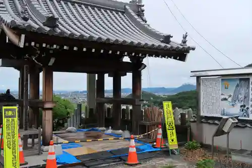 出釋迦寺の山門