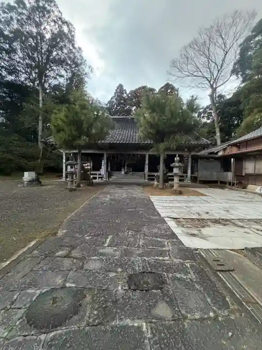 糸島市宇美八幡宮の{uncategorized: "未分類", other: "その他", undefined: "問題あり", building: "その他建物", grave: "お墓", sacred_gate: "鳥居", guardian: "狛犬", statue: "像", buddha: "仏像", history: "歴史", nature: "自然", garden: "庭園", animal: "動物", pagoda: "塔", temizu: "手水舎", mountain_gate: "山門・神門", sanctuary: "本殿・本堂", subordinate: "末社・摂社", art: "芸術", scenery: "景色", jizo: "地蔵", ema: "絵馬", goshuin: "御朱印", omikuji: "おみくじ", items: "授与品その他", amulet: "お守り", goshuincho: "御朱印帳", eats: "食事", festival: "お祭り", votive_dance: "神楽", shichigosan: "七五三参", wedding: "結婚式", experience: "体験その他", initially: "初詣", around: "周辺", anti_infection: "感染症対策"}