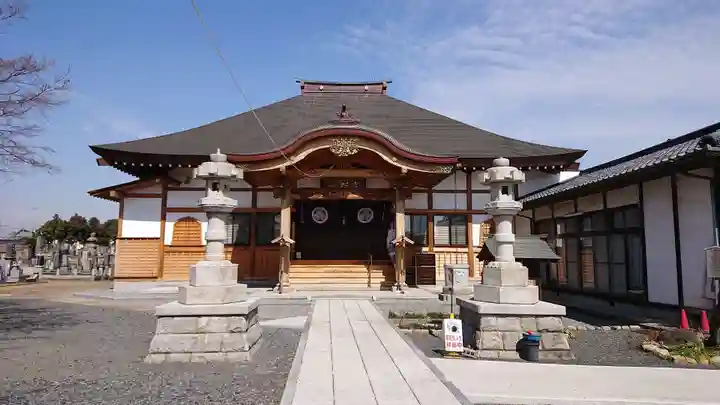 孝顕寺の本殿・本堂