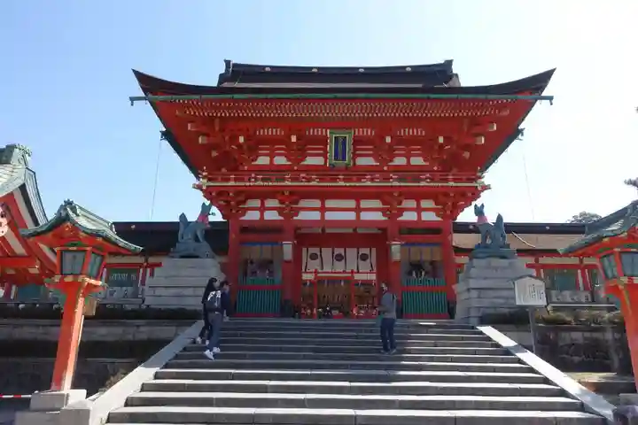 伏見稲荷大社の山門・神門