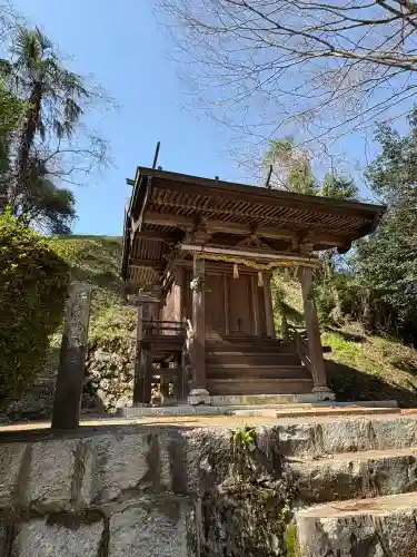 折居神社の{uncategorized: "未分類", other: "その他", undefined: "問題あり", building: "その他建物", grave: "お墓", sacred_gate: "鳥居", guardian: "狛犬", statue: "像", buddha: "仏像", history: "歴史", nature: "自然", garden: "庭園", animal: "動物", pagoda: "塔", temizu: "手水舎", mountain_gate: "山門・神門", sanctuary: "本殿・本堂", subordinate: "末社・摂社", art: "芸術", scenery: "景色", jizo: "地蔵", ema: "絵馬", goshuin: "御朱印", omikuji: "おみくじ", items: "授与品その他", amulet: "お守り", goshuincho: "御朱印帳", eats: "食事", festival: "お祭り", votive_dance: "神楽", shichigosan: "七五三参", wedding: "結婚式", experience: "体験その他", initially: "初詣", around: "周辺", anti_infection: "感染症対策"}