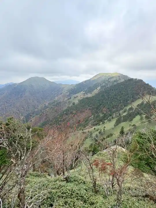 劔山本宮宝蔵石神社(徳島県)