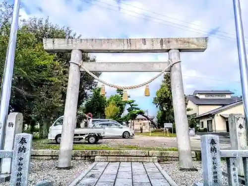 神明社（中和会神明社）の鳥居