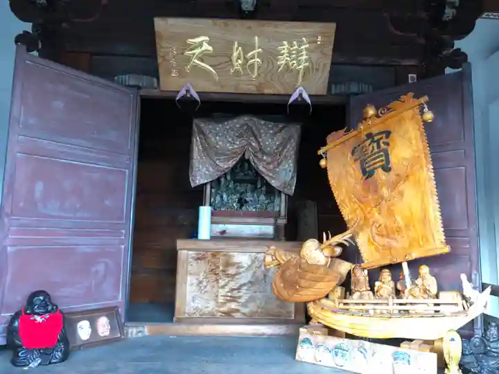 弘安寺の本殿・本堂