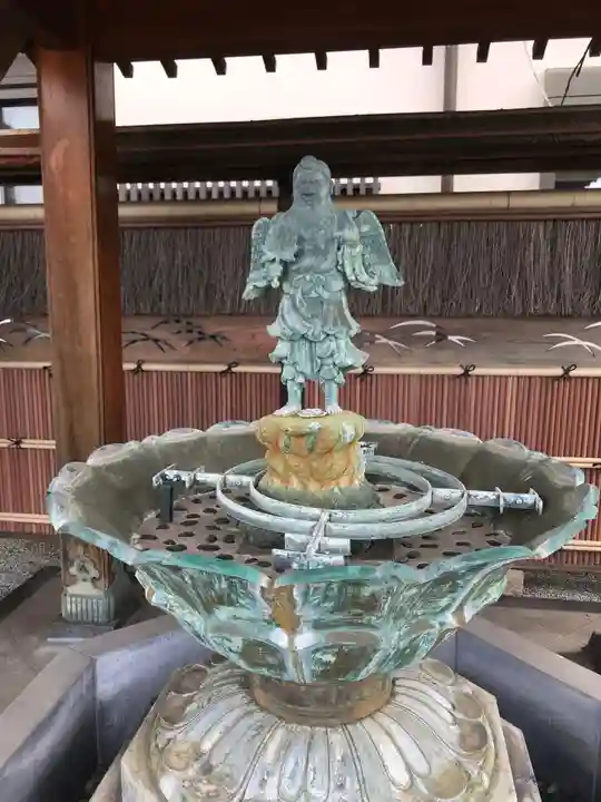 宗保院の手水舎