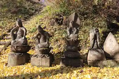 養蚕神社の仏像