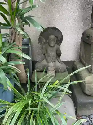 専行寺の{uncategorized: "未分類", other: "その他", undefined: "問題あり", building: "その他建物", grave: "お墓", sacred_gate: "鳥居", guardian: "狛犬", statue: "像", buddha: "仏像", history: "歴史", nature: "自然", garden: "庭園", animal: "動物", pagoda: "塔", temizu: "手水舎", mountain_gate: "山門・神門", sanctuary: "本殿・本堂", subordinate: "末社・摂社", art: "芸術", scenery: "景色", jizo: "地蔵", ema: "絵馬", goshuin: "御朱印", omikuji: "おみくじ", items: "授与品その他", amulet: "お守り", goshuincho: "御朱印帳", eats: "食事", festival: "お祭り", votive_dance: "神楽", shichigosan: "七五三参", wedding: "結婚式", experience: "体験その他", initially: "初詣", around: "周辺", anti_infection: "感染症対策"}