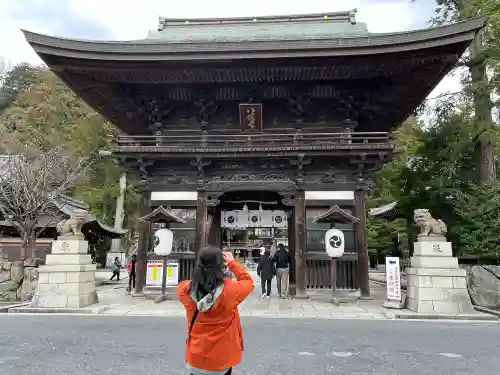 日牟禮八幡宮の{uncategorized: "未分類", other: "その他", undefined: "問題あり", building: "その他建物", grave: "お墓", sacred_gate: "鳥居", guardian: "狛犬", statue: "像", buddha: "仏像", history: "歴史", nature: "自然", garden: "庭園", animal: "動物", pagoda: "塔", temizu: "手水舎", mountain_gate: "山門・神門", sanctuary: "本殿・本堂", subordinate: "末社・摂社", art: "芸術", scenery: "景色", jizo: "地蔵", ema: "絵馬", goshuin: "御朱印", omikuji: "おみくじ", items: "授与品その他", amulet: "お守り", goshuincho: "御朱印帳", eats: "食事", festival: "お祭り", votive_dance: "神楽", shichigosan: "七五三参", wedding: "結婚式", experience: "体験その他", initially: "初詣", around: "周辺", anti_infection: "感染症対策"}