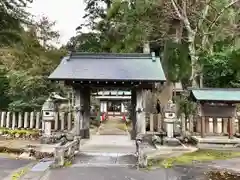 鶴ケ岡諏訪神社の山門