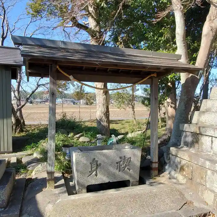神明社の手水舎