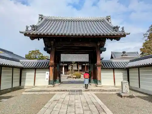 錦織寺の山門