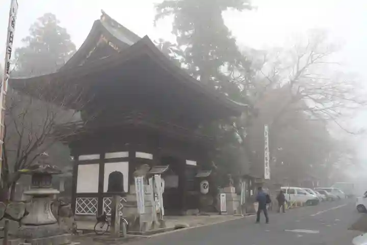 日牟禮八幡宮の山門・神門