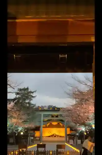 靖國神社の{uncategorized: "未分類", other: "その他", undefined: "問題あり", building: "その他建物", grave: "お墓", sacred_gate: "鳥居", guardian: "狛犬", statue: "像", buddha: "仏像", history: "歴史", nature: "自然", garden: "庭園", animal: "動物", pagoda: "塔", temizu: "手水舎", mountain_gate: "山門・神門", sanctuary: "本殿・本堂", subordinate: "末社・摂社", art: "芸術", scenery: "景色", jizo: "地蔵", ema: "絵馬", goshuin: "御朱印", omikuji: "おみくじ", items: "授与品その他", amulet: "お守り", goshuincho: "御朱印帳", eats: "食事", festival: "お祭り", votive_dance: "神楽", shichigosan: "七五三参", wedding: "結婚式", experience: "体験その他", initially: "初詣", around: "周辺", anti_infection: "感染症対策"}