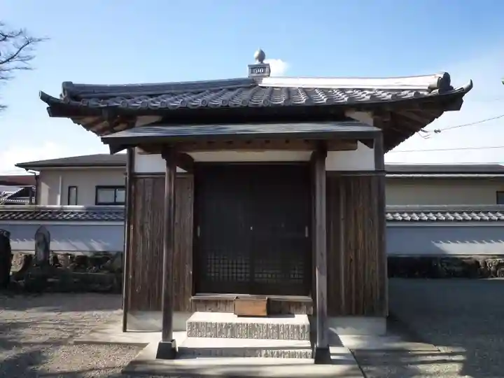 西導寺の本殿・本堂