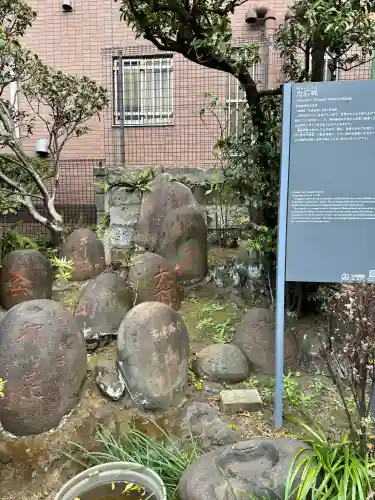 柳森神社の{uncategorized: "未分類", other: "その他", undefined: "問題あり", building: "その他建物", grave: "お墓", sacred_gate: "鳥居", guardian: "狛犬", statue: "像", buddha: "仏像", history: "歴史", nature: "自然", garden: "庭園", animal: "動物", pagoda: "塔", temizu: "手水舎", mountain_gate: "山門・神門", sanctuary: "本殿・本堂", subordinate: "末社・摂社", art: "芸術", scenery: "景色", jizo: "地蔵", ema: "絵馬", goshuin: "御朱印", omikuji: "おみくじ", items: "授与品その他", amulet: "お守り", goshuincho: "御朱印帳", eats: "食事", festival: "お祭り", votive_dance: "神楽", shichigosan: "七五三参", wedding: "結婚式", experience: "体験その他", initially: "初詣", around: "周辺", anti_infection: "感染症対策"}