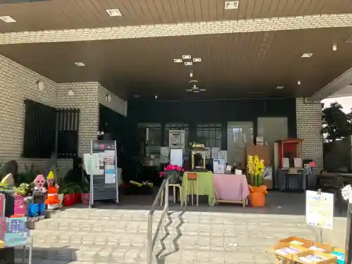 厳念寺の{uncategorized: "未分類", other: "その他", undefined: "問題あり", building: "その他建物", grave: "お墓", sacred_gate: "鳥居", guardian: "狛犬", statue: "像", buddha: "仏像", history: "歴史", nature: "自然", garden: "庭園", animal: "動物", pagoda: "塔", temizu: "手水舎", mountain_gate: "山門・神門", sanctuary: "本殿・本堂", subordinate: "末社・摂社", art: "芸術", scenery: "景色", jizo: "地蔵", ema: "絵馬", goshuin: "御朱印", omikuji: "おみくじ", items: "授与品その他", amulet: "お守り", goshuincho: "御朱印帳", eats: "食事", festival: "お祭り", votive_dance: "神楽", shichigosan: "七五三参", wedding: "結婚式", experience: "体験その他", initially: "初詣", around: "周辺", anti_infection: "感染症対策"}