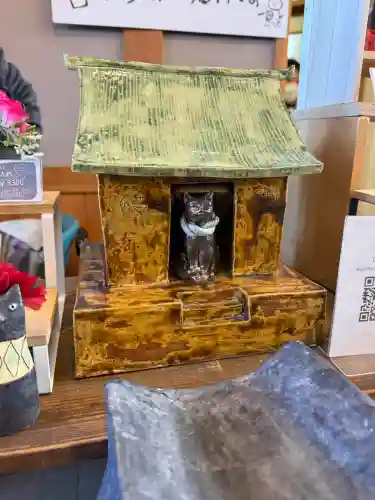 ねこ神社の{uncategorized: "未分類", other: "その他", undefined: "問題あり", building: "その他建物", grave: "お墓", sacred_gate: "鳥居", guardian: "狛犬", statue: "像", buddha: "仏像", history: "歴史", nature: "自然", garden: "庭園", animal: "動物", pagoda: "塔", temizu: "手水舎", mountain_gate: "山門・神門", sanctuary: "本殿・本堂", subordinate: "末社・摂社", art: "芸術", scenery: "景色", jizo: "地蔵", ema: "絵馬", goshuin: "御朱印", omikuji: "おみくじ", items: "授与品その他", amulet: "お守り", goshuincho: "御朱印帳", eats: "食事", festival: "お祭り", votive_dance: "神楽", shichigosan: "七五三参", wedding: "結婚式", experience: "体験その他", initially: "初詣", around: "周辺", anti_infection: "感染症対策"}