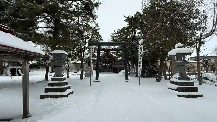 上磯八幡宮の{uncategorized: "未分類", other: "その他", undefined: "問題あり", building: "その他建物", grave: "お墓", sacred_gate: "鳥居", guardian: "狛犬", statue: "像", buddha: "仏像", history: "歴史", nature: "自然", garden: "庭園", animal: "動物", pagoda: "塔", temizu: "手水舎", mountain_gate: "山門・神門", sanctuary: "本殿・本堂", subordinate: "末社・摂社", art: "芸術", scenery: "景色", jizo: "地蔵", ema: "絵馬", goshuin: "御朱印", omikuji: "おみくじ", items: "授与品その他", amulet: "お守り", goshuincho: "御朱印帳", eats: "食事", festival: "お祭り", votive_dance: "神楽", shichigosan: "七五三参", wedding: "結婚式", experience: "体験その他", initially: "初詣", around: "周辺", anti_infection: "感染症対策"}