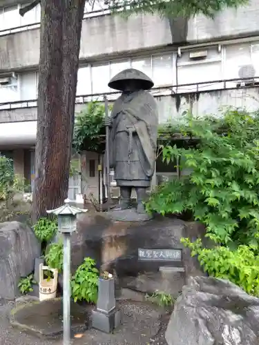 東本願寺の像